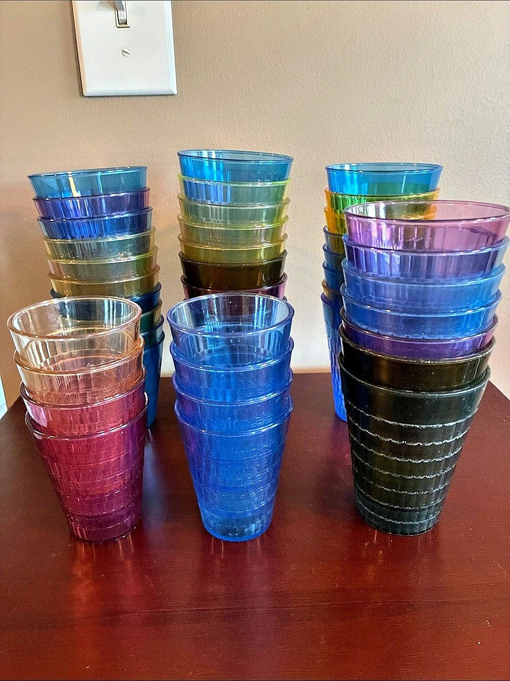 Lot of 40 vintage oatmeal plastic tumbler Crystal wedding cups assorted sizes